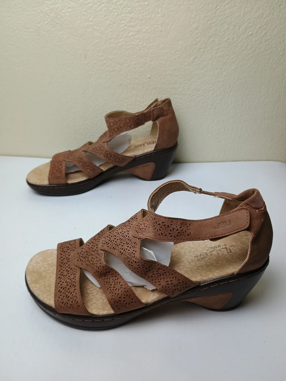 JBU by Jambu Bianca 9M Taupe/Tan Leather Wedge Sandals Floral Laser-Cut Detailin